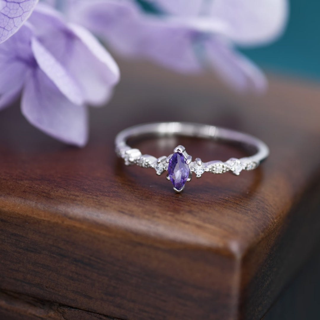 Vintage VIolet Glass Silver Ring