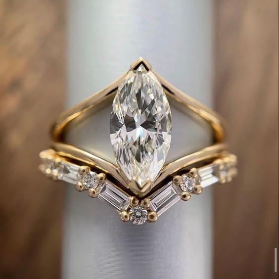 Vintage Crystaline Elegant Ring