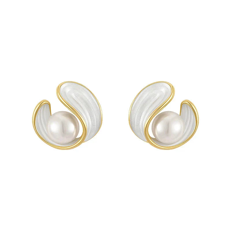 Luxury Earrings with White Opal and Pearls in Gold
