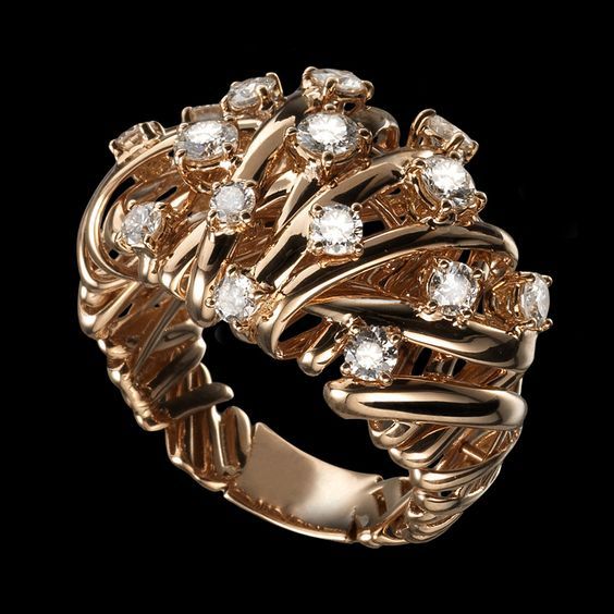 Vintage Exquisite Zirconia Gold Ring