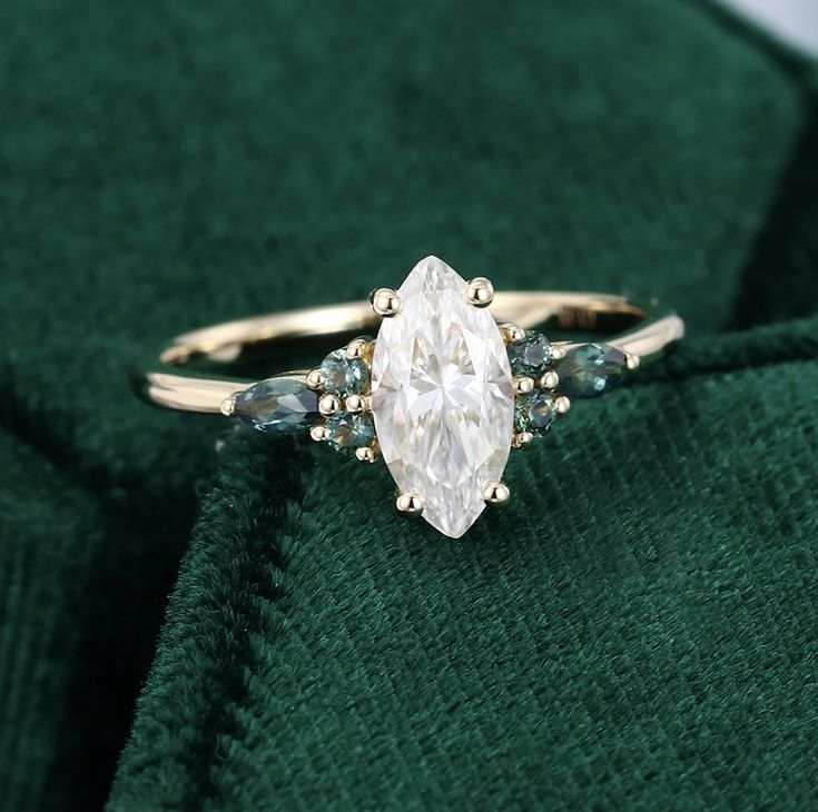 Vintage Oval White Zirconia Green Gold Ring