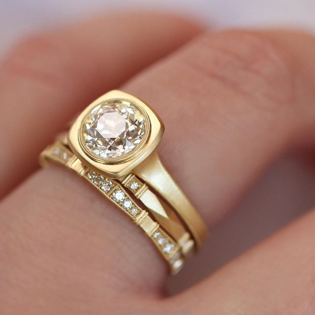 Vintage Golden Elegant Ring Set