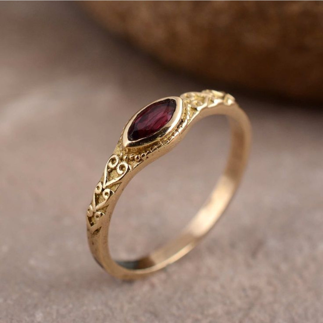 Vintage Red Inlaid Stone Gold Ring