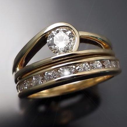 Vintage Elegant Zirconia Gold Ring