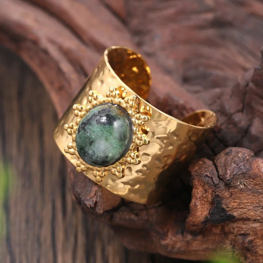 Vintage Golden Inlaid Stone Ring