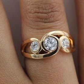 Vintage Inlaid Zirconia Spiral Gold Ring