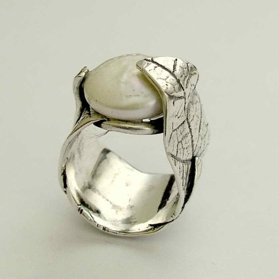 Vintage Natural Inlaid Stone Leaf Ring