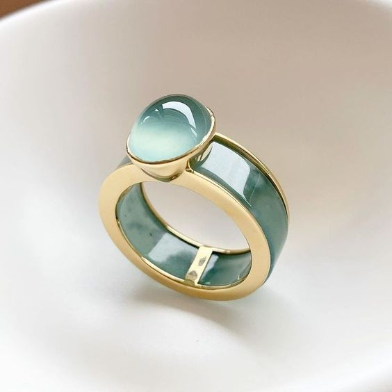 Vintage Green & Gold Ring