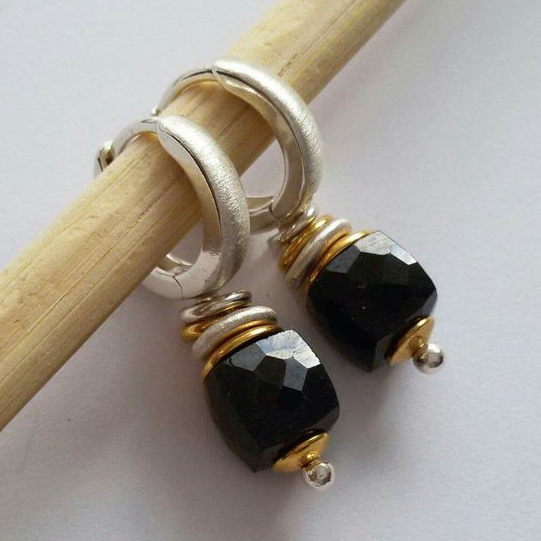 Vintage Black Stone Gold Earrings