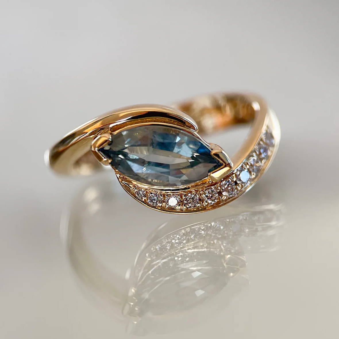 Vintage Elegant Blue Crystal Drop Ring