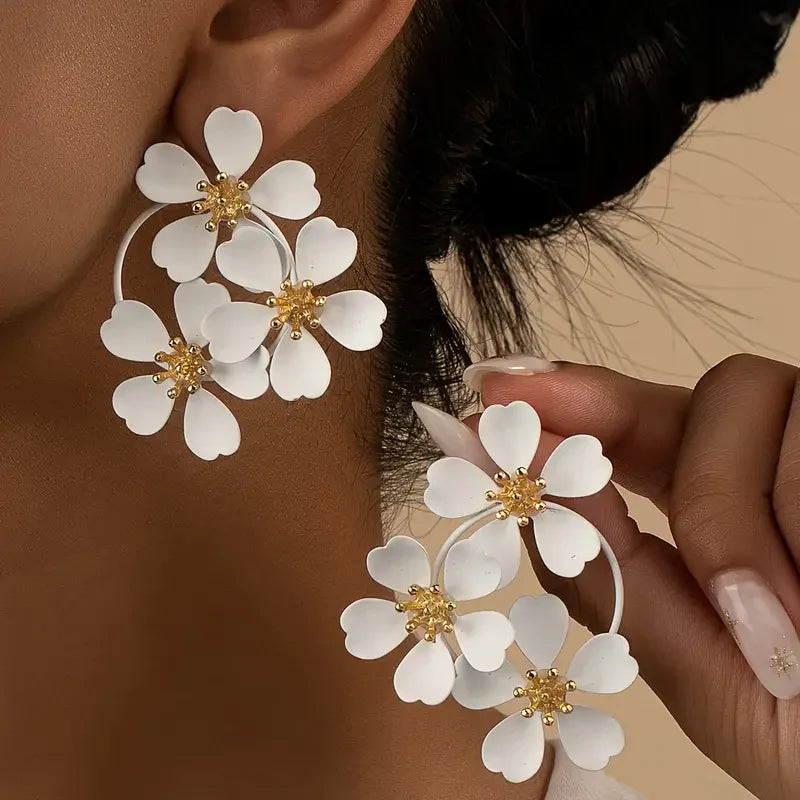 Vintage White Flower Dangling Earrings