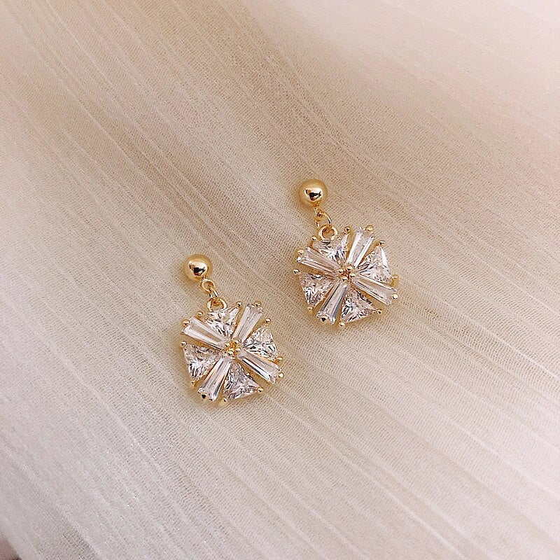 Small Square Zirconia Earrings in Gold