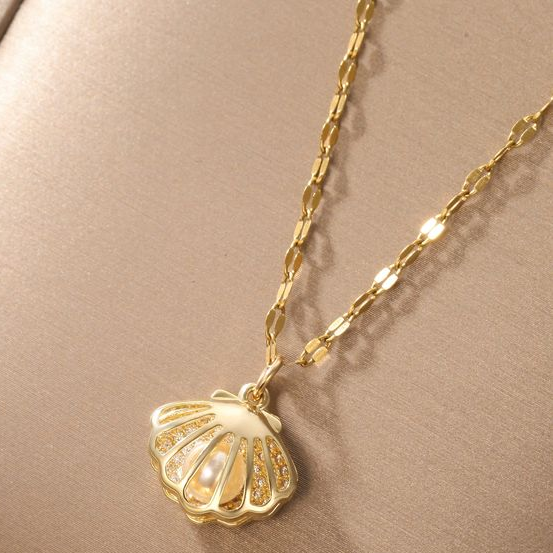 Shell Pearl Necklace