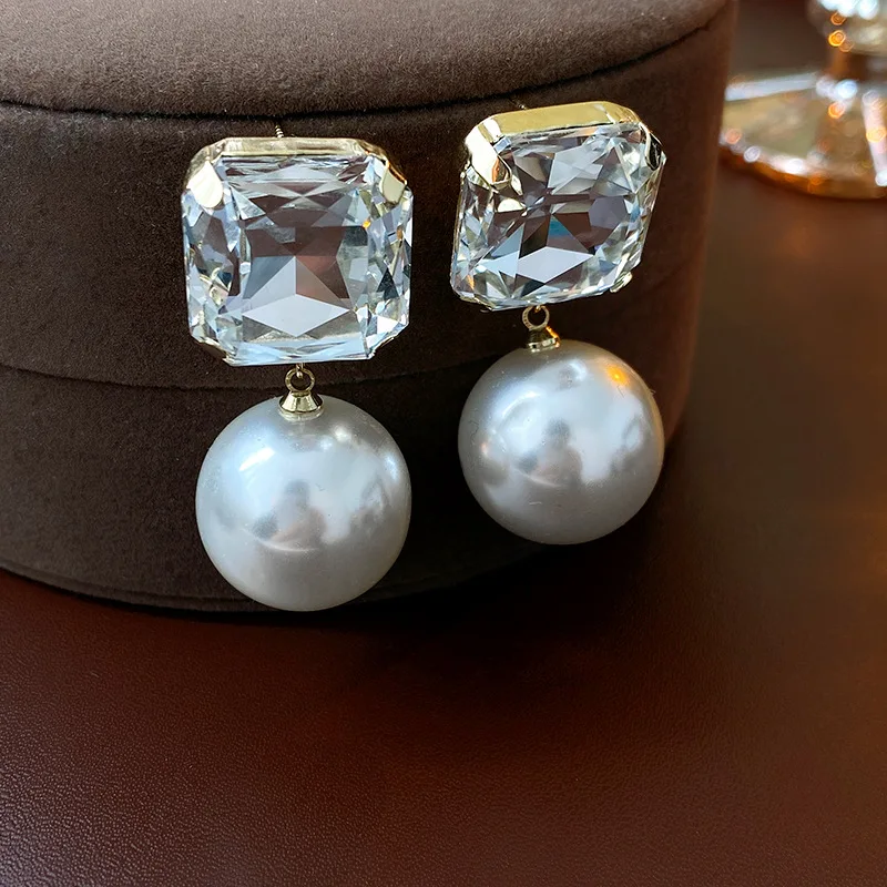 Elegant Zirconia Pearl Earrings