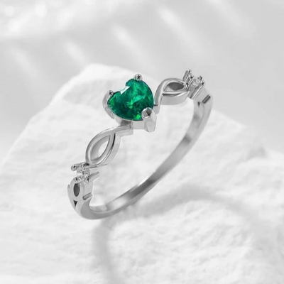 Elegant Green Heart Zirconia Silver Ring